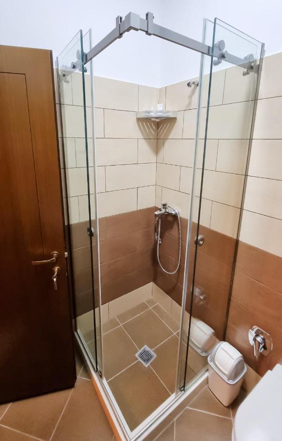 Master Hotel Μπεράτ Εξωτερικό φωτογραφία