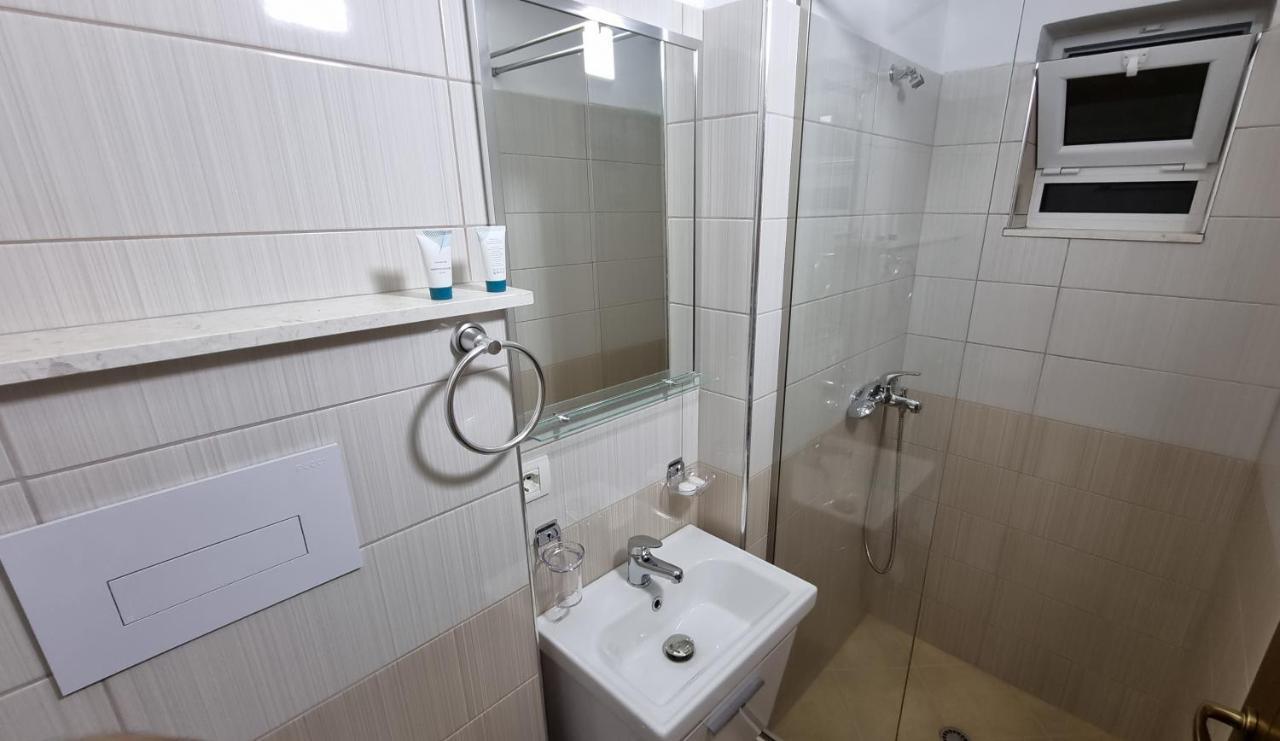 Master Hotel Μπεράτ Εξωτερικό φωτογραφία