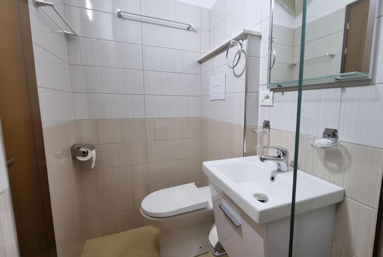 Master Hotel Μπεράτ Εξωτερικό φωτογραφία